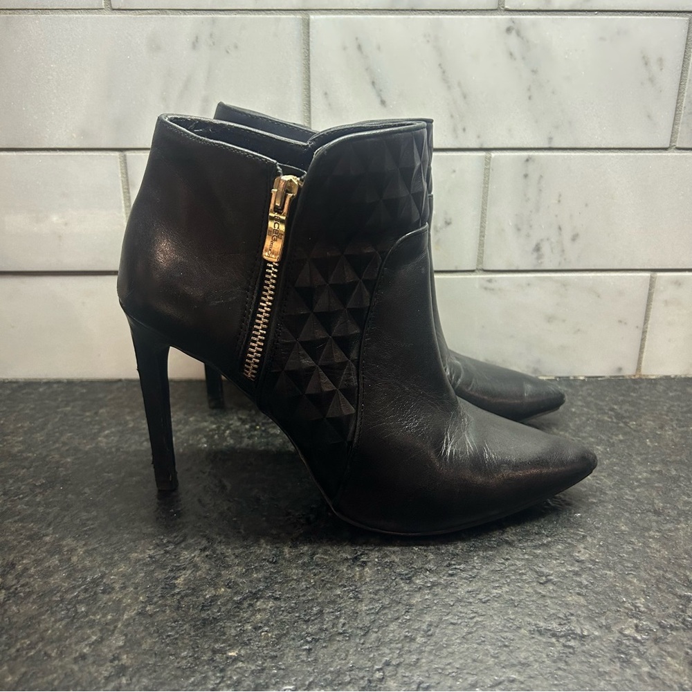 BCBGeneration Black Leather Stiletto Ankle Boots Chameleon size 8